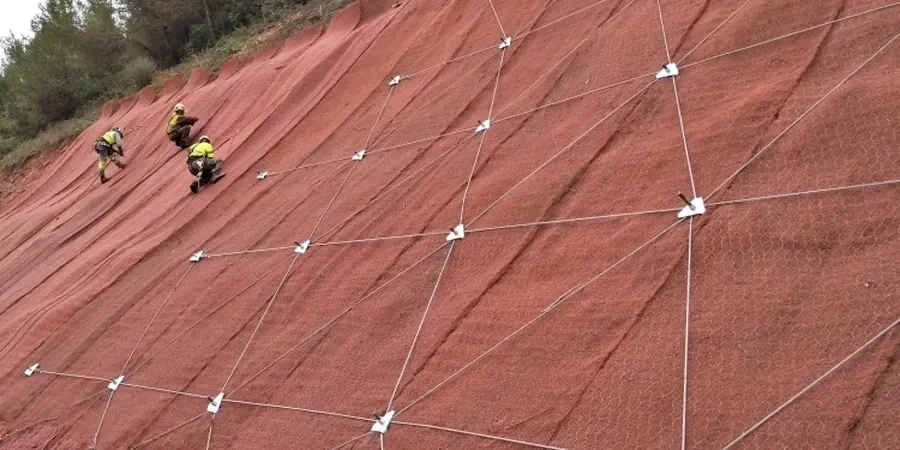 Análisis de Estabilidad de Taludes en Calama: Factor de Seguridad en Terreno Salino